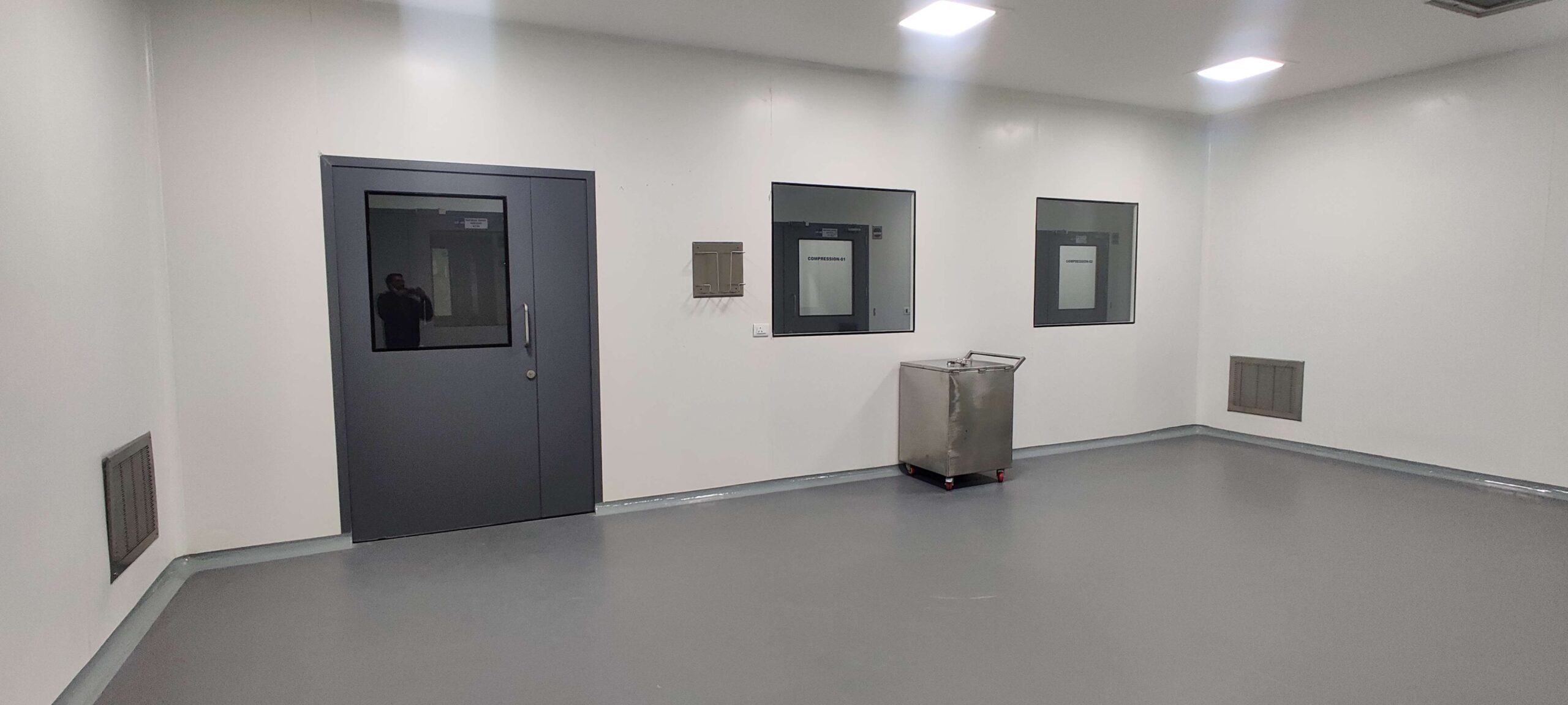 heros-img Cleanroom 1 Scaled